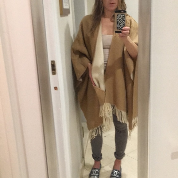Sutton Studio Wool Cape with fringe 🎊HP🎊 - Picture 4 of 8
